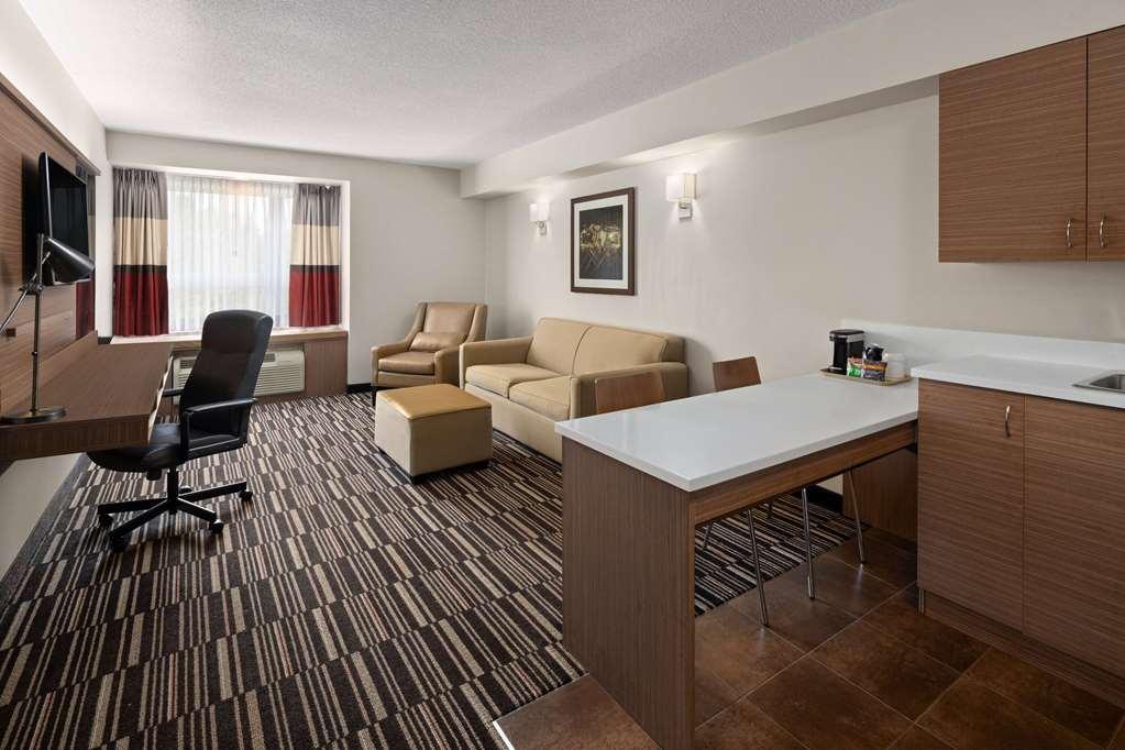 Microtel Inn & Suites By Wyndham Kirkland Lake Room photo
